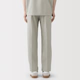 紳士　風を通すタックテーパードパンツ