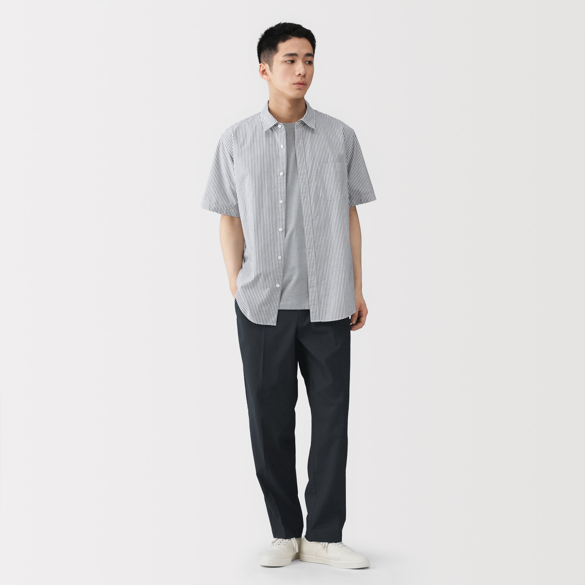 紳士　風を通すタックテーパードパンツ