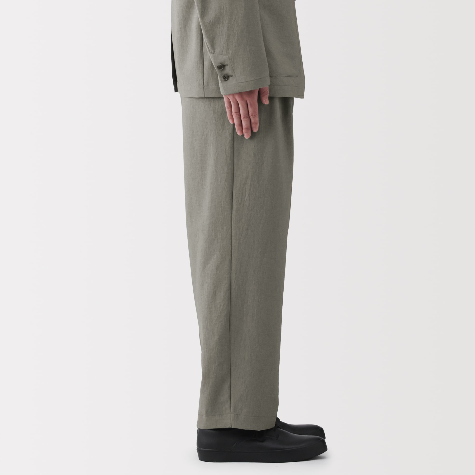 紳士　風を通すツータックパンツ