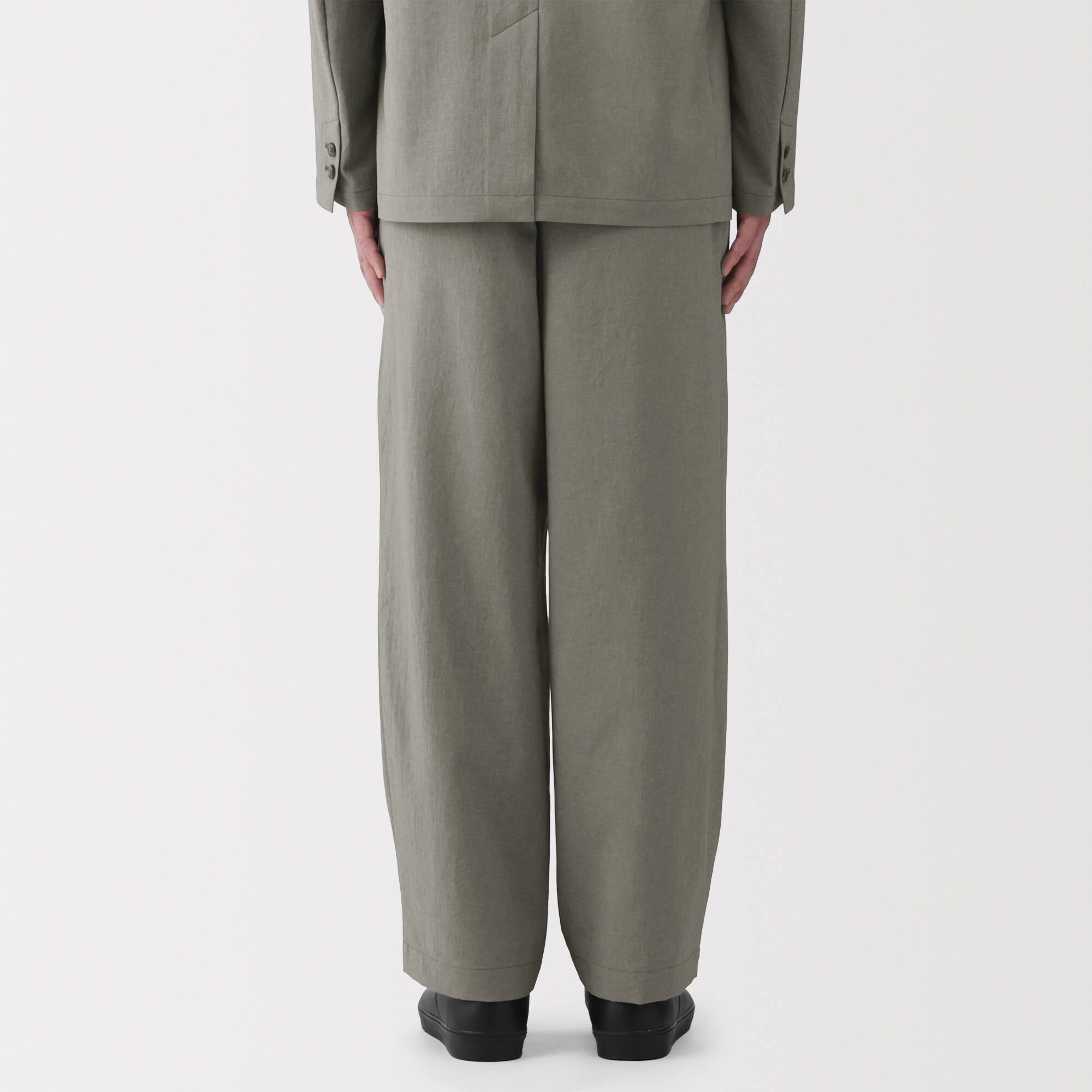 紳士　風を通すツータックパンツ