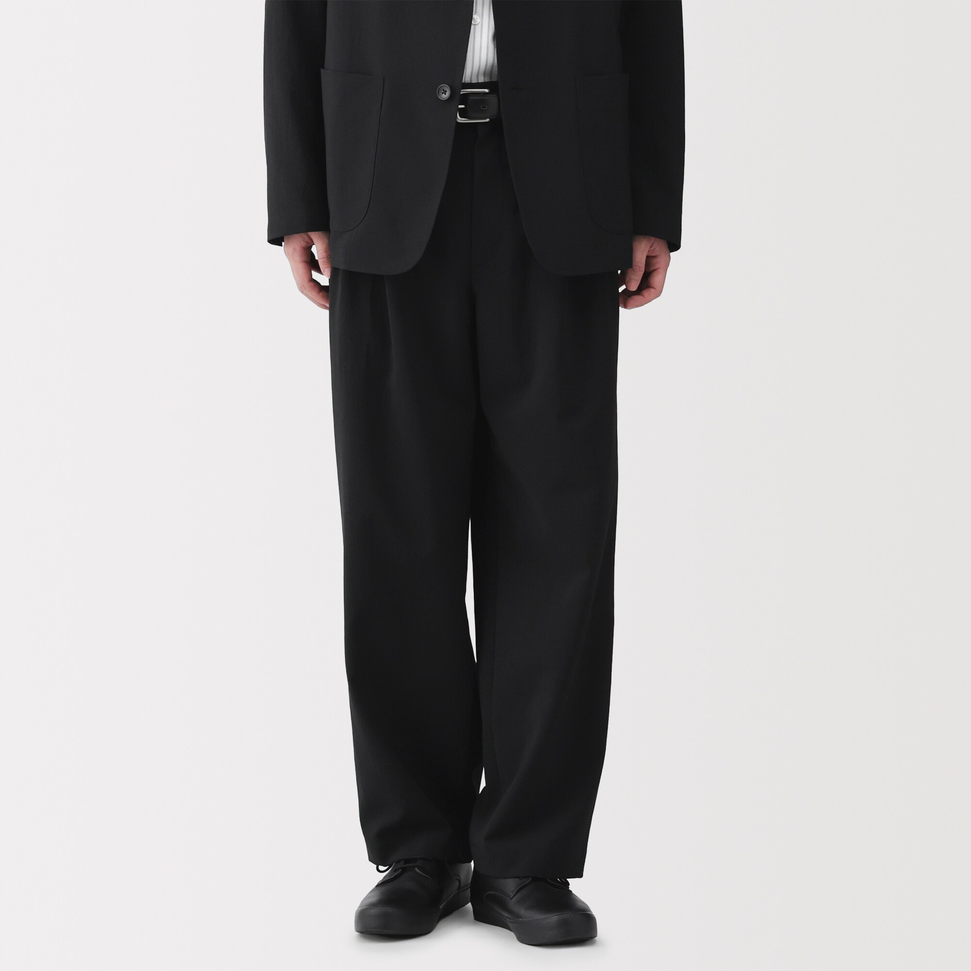 紳士　風を通すツータックパンツ