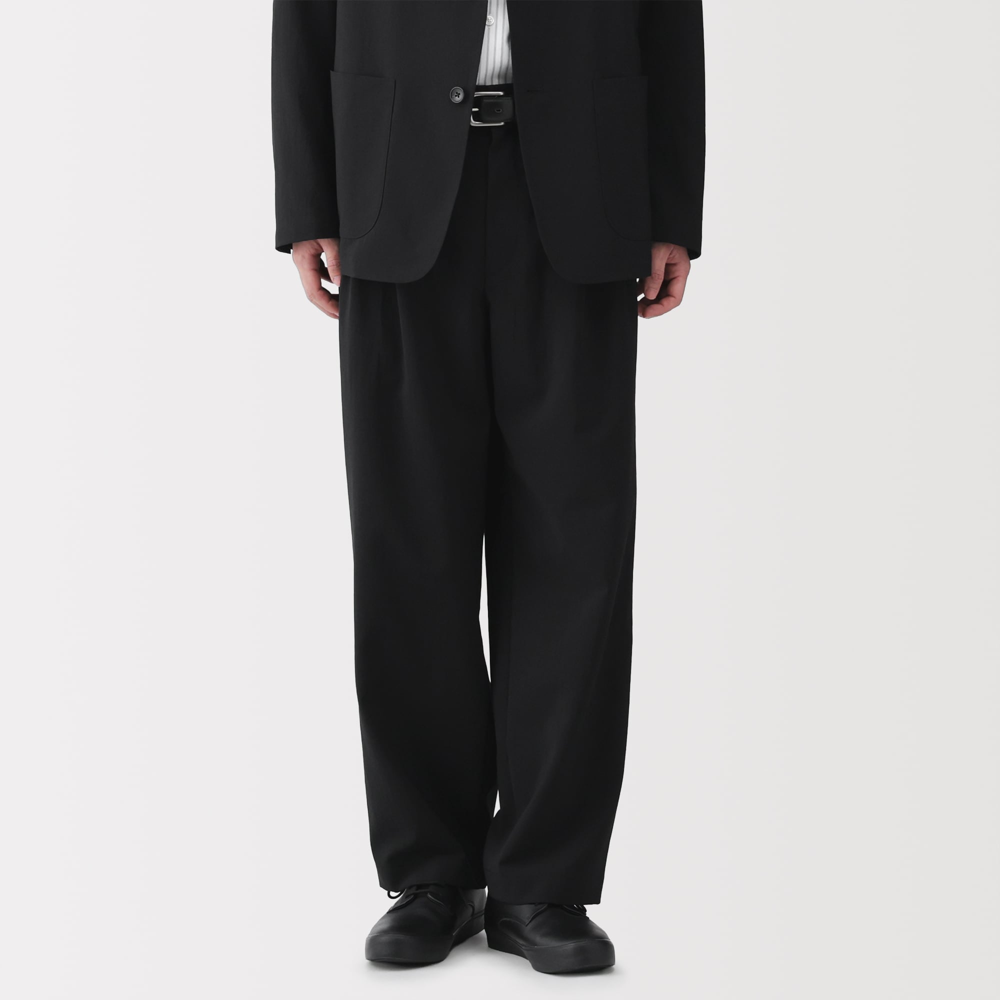 紳士　風を通すツータックパンツ