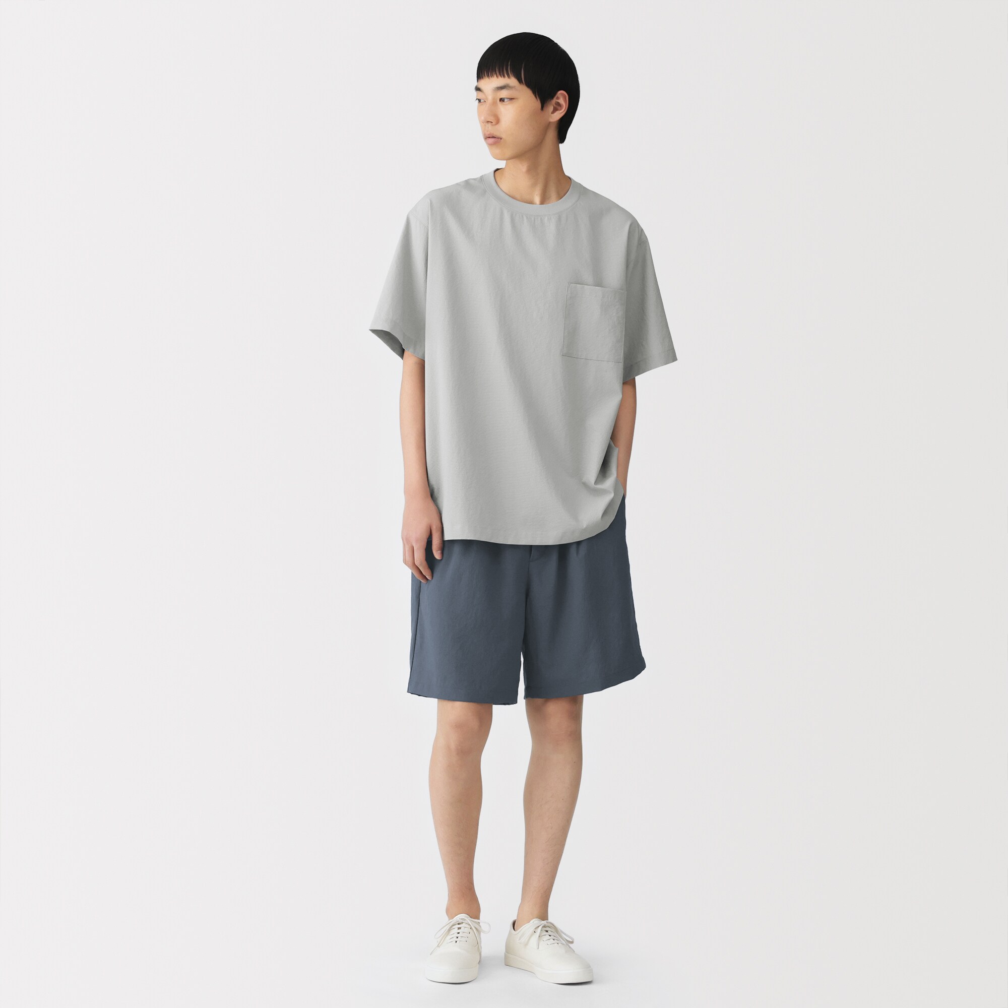 紳士　風を通すショートパンツ
