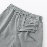 紳士　風を通すショートパンツ