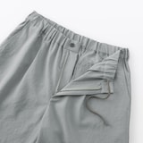 紳士　風を通すショートパンツ