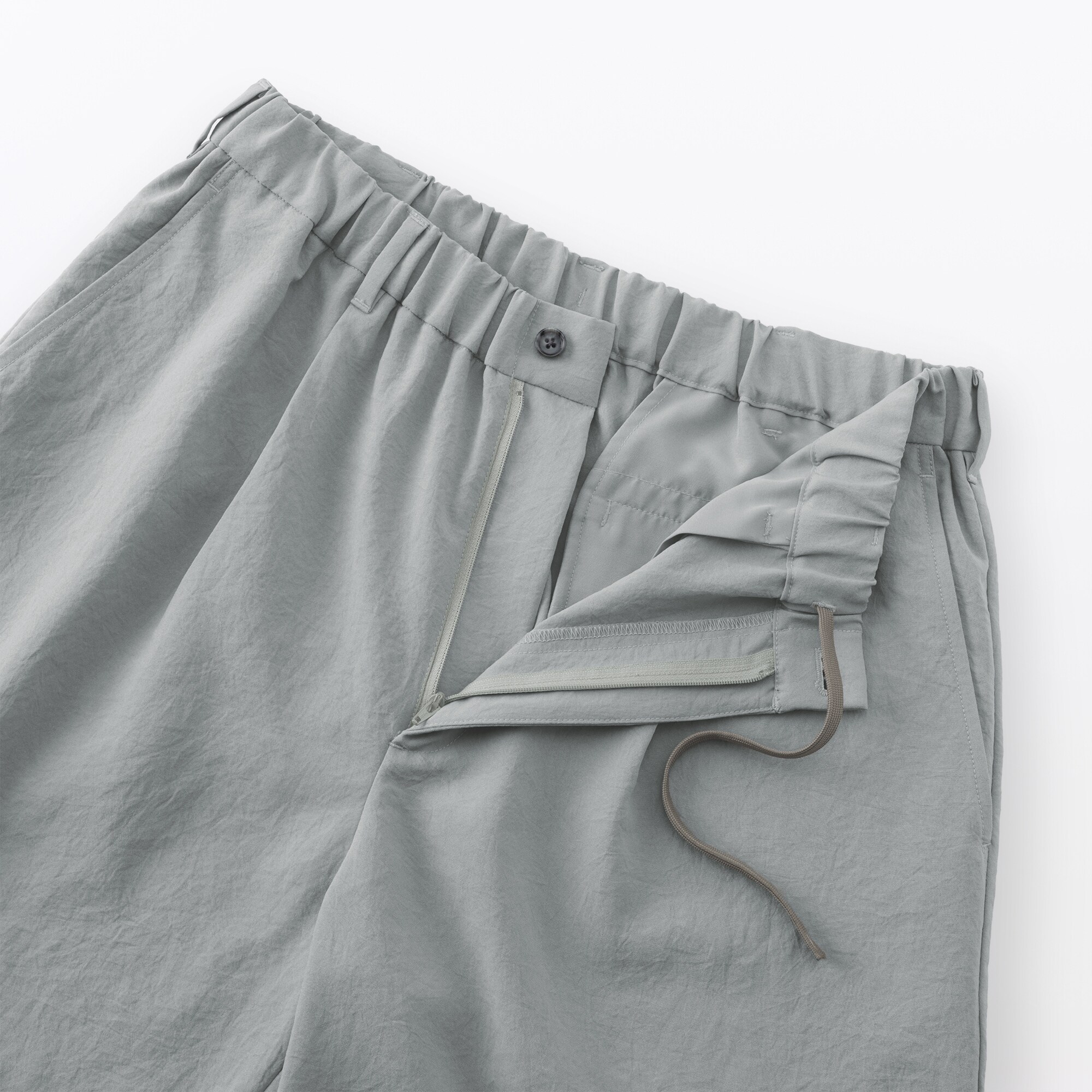 紳士　風を通すショートパンツ