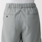紳士　風を通すショートパンツ