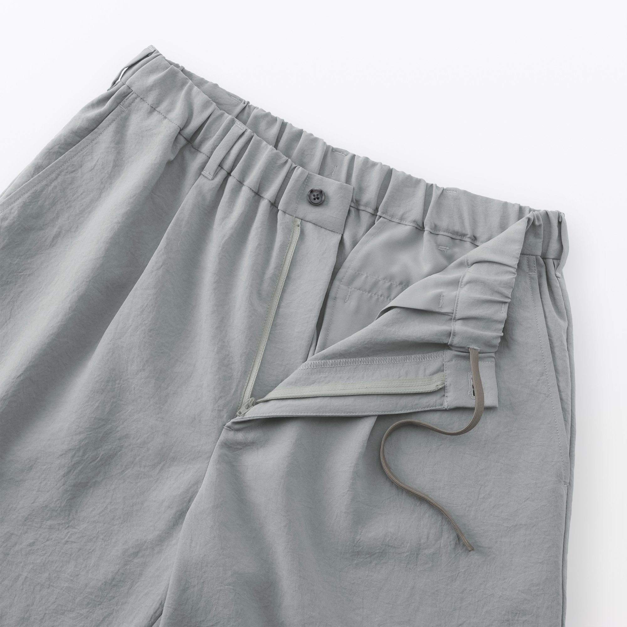 紳士　風を通すショートパンツ