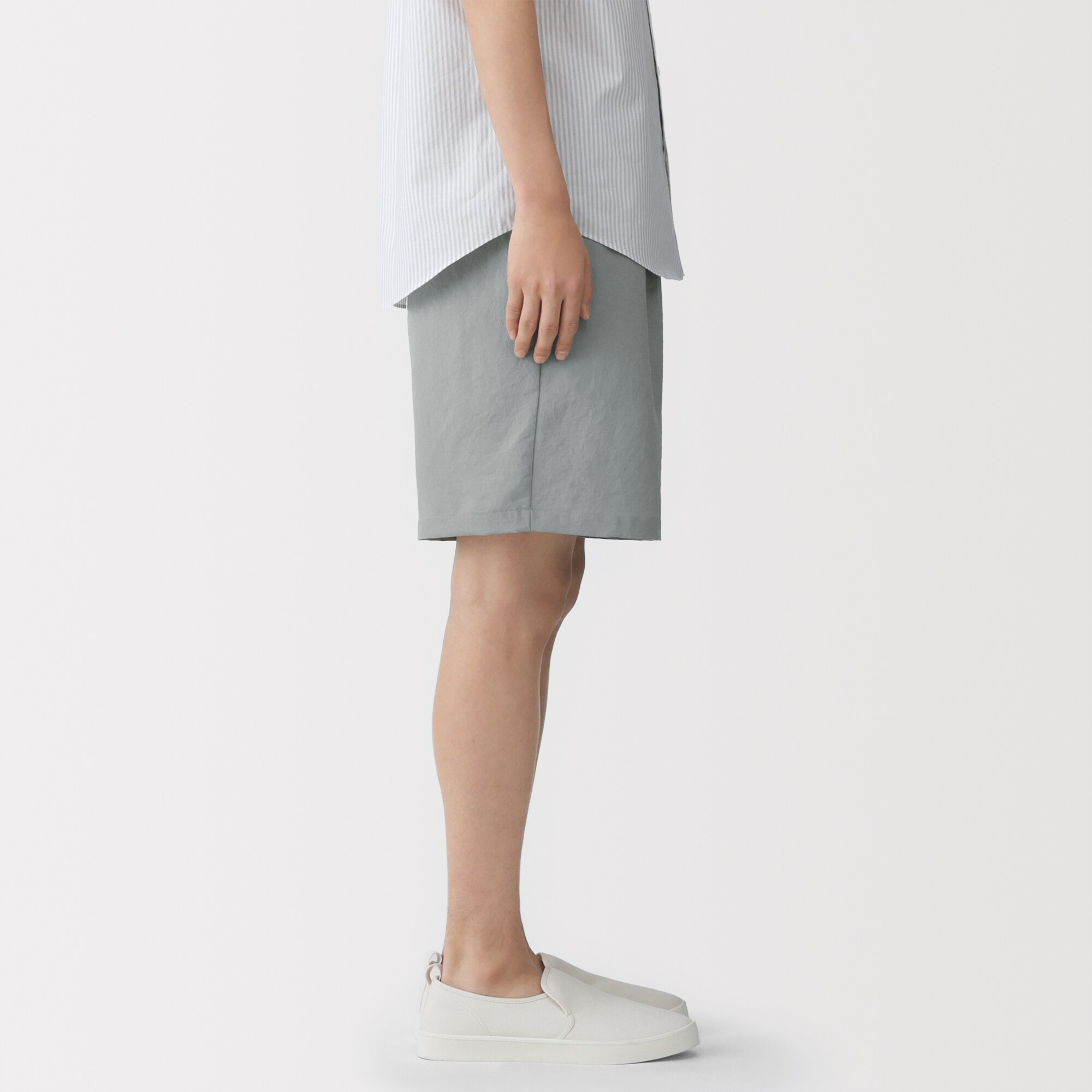 紳士　風を通すショートパンツ