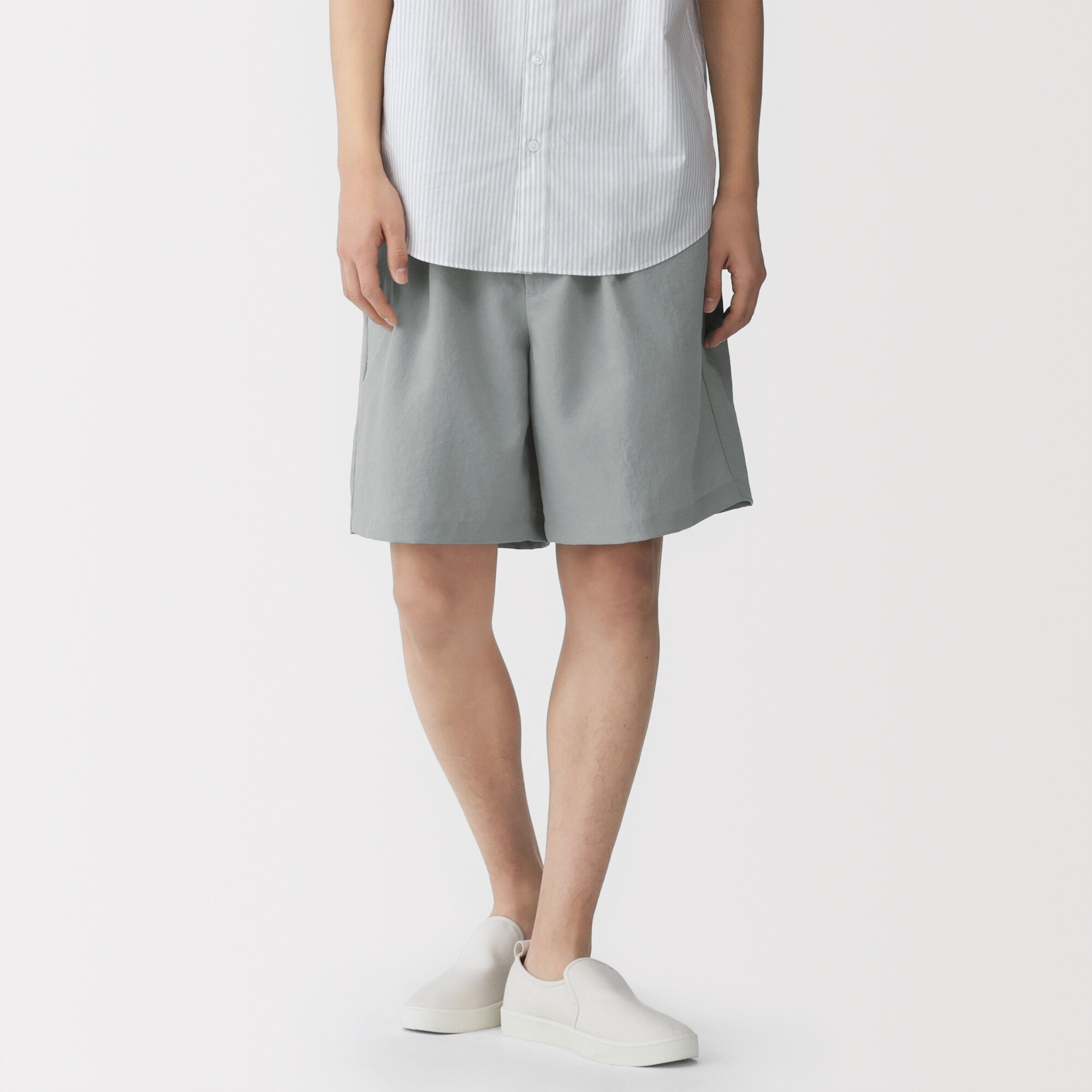 紳士　風を通すショートパンツ