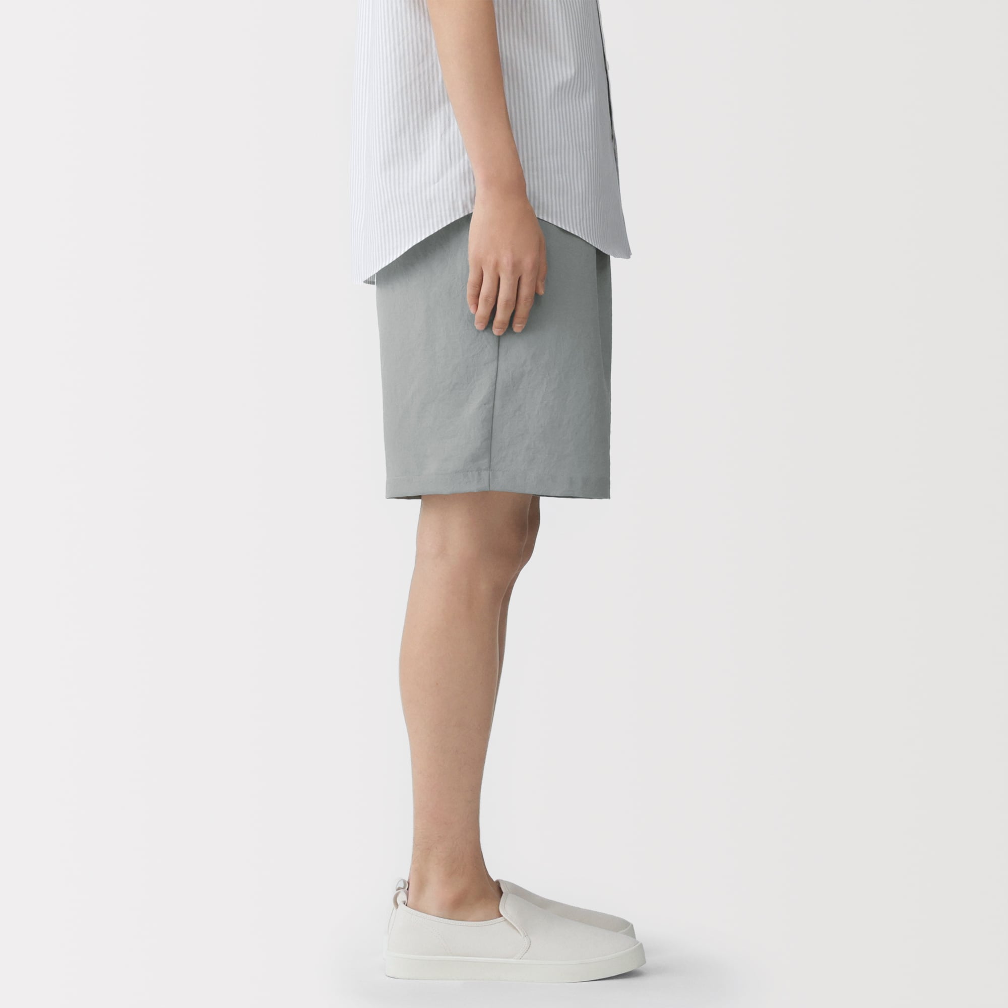 紳士　風を通すショートパンツ