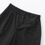 紳士　風を通すショートパンツ