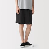 紳士　風を通すショートパンツ