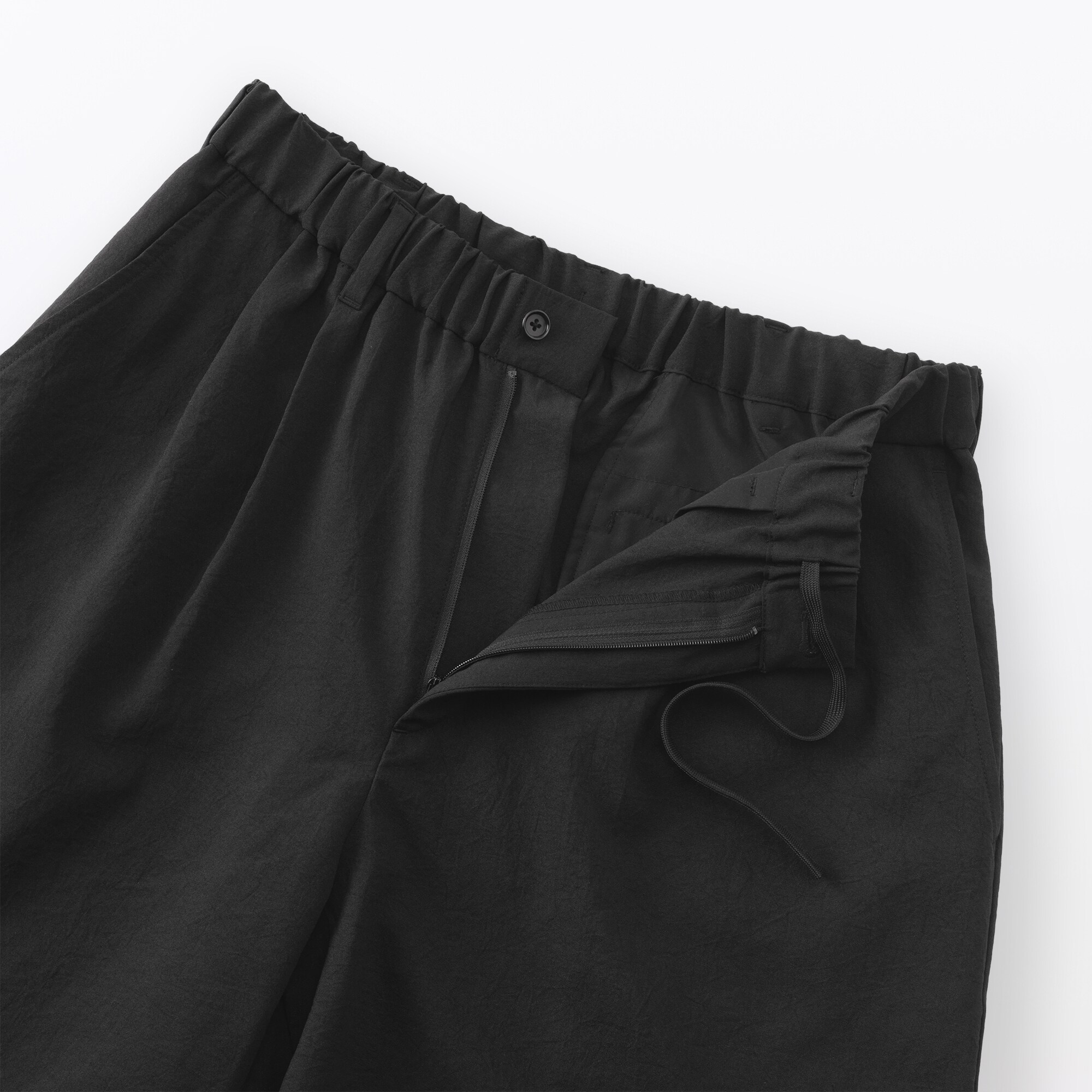 紳士　風を通すショートパンツ