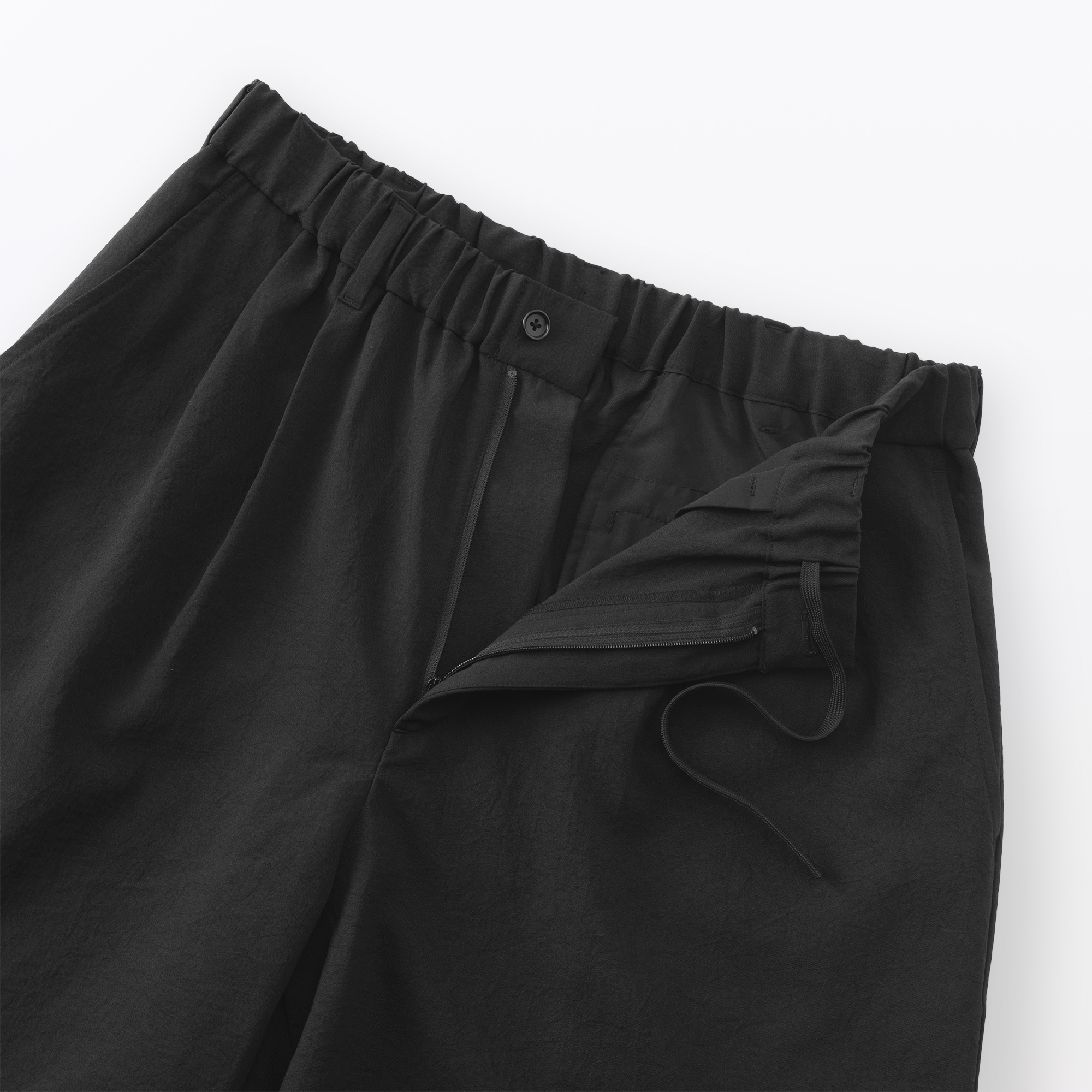 紳士　風を通すショートパンツ