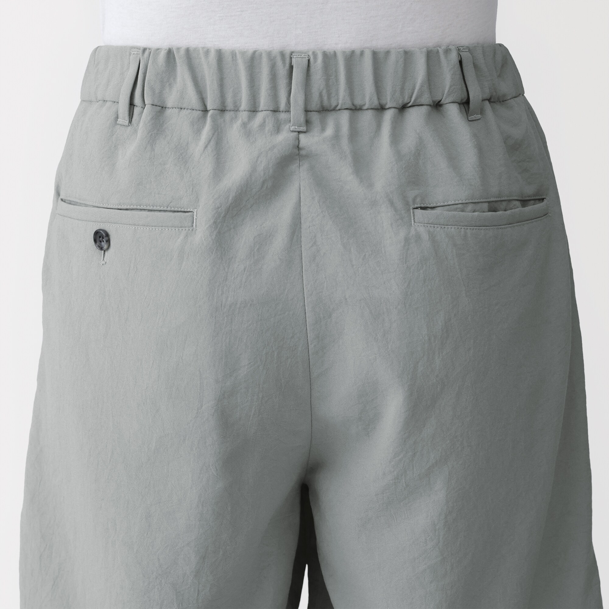 紳士　風を通すショートパンツ