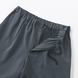 紳士　風を通すショートパンツ