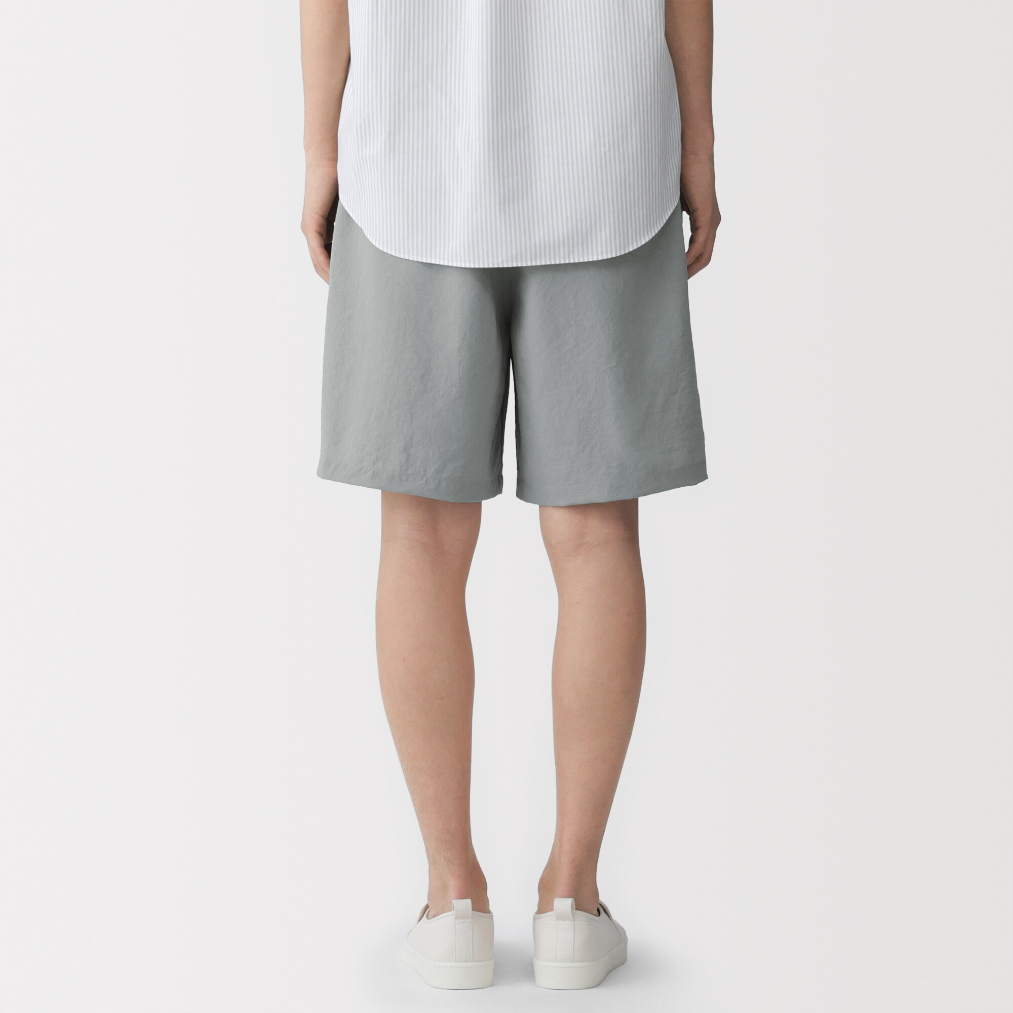 紳士　風を通すショートパンツ