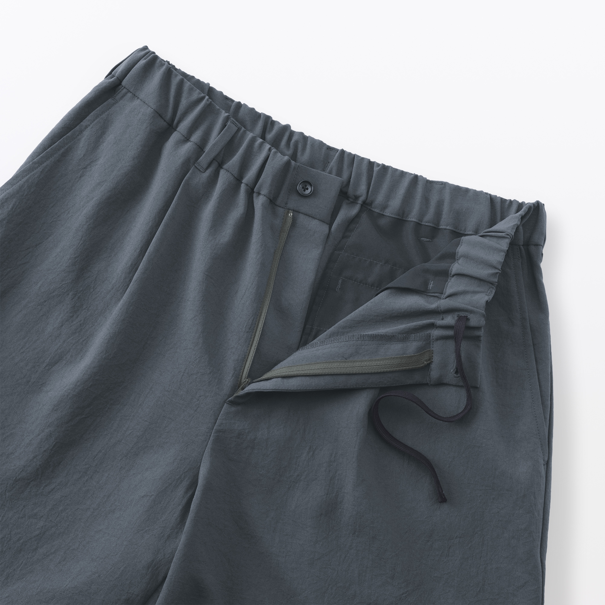 紳士　風を通すショートパンツ