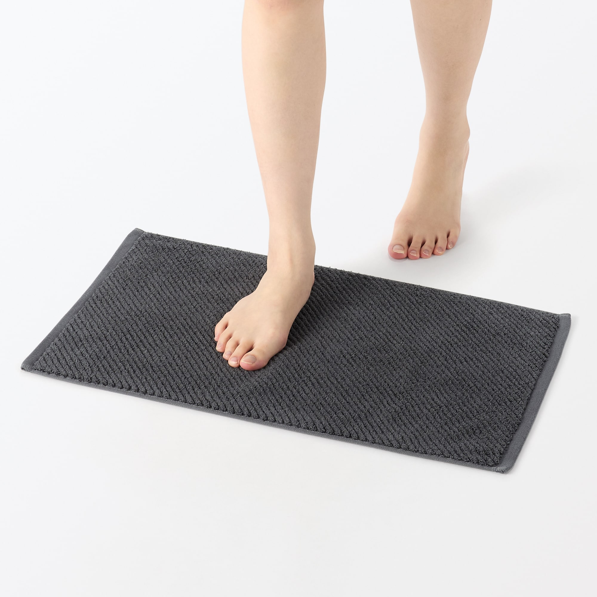 残糸を一部に使った　バスマット