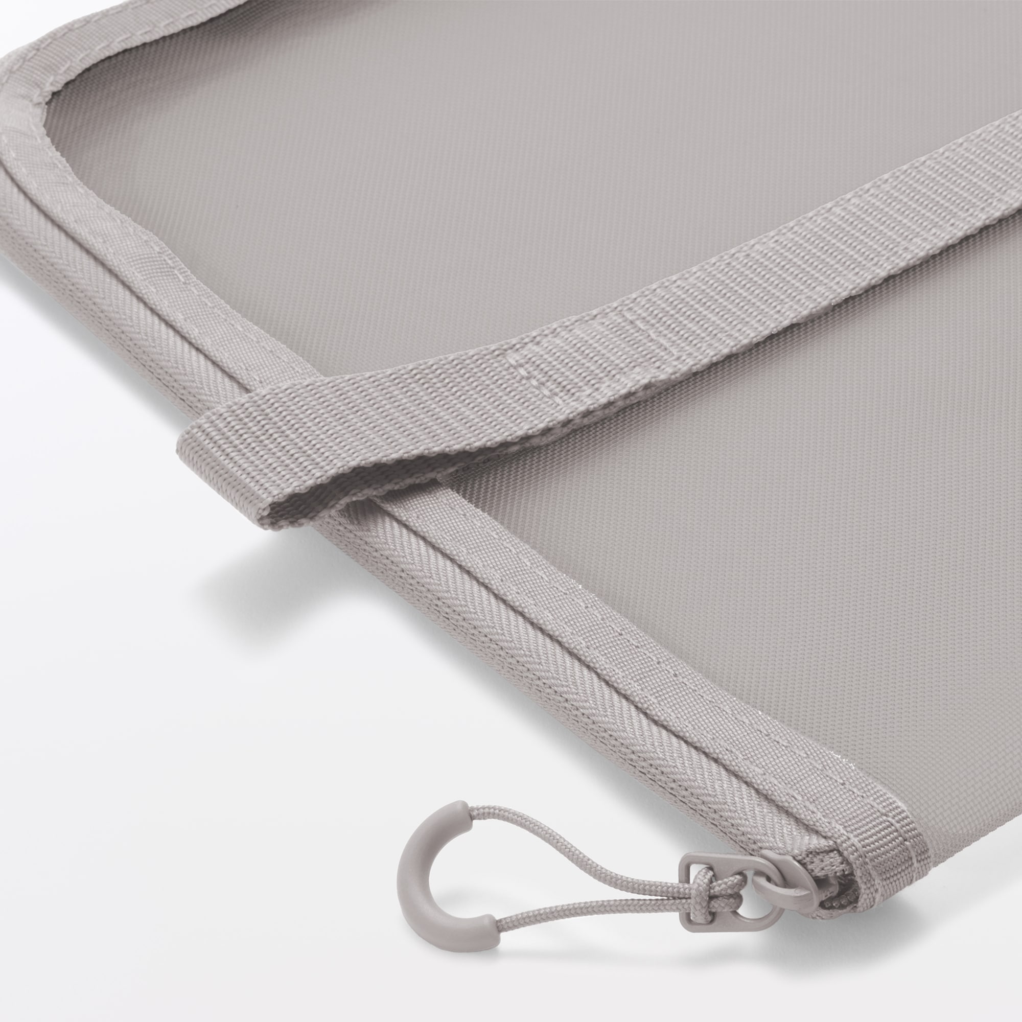 ナイロンメッシュ　縦型書類ケース・仕切り付