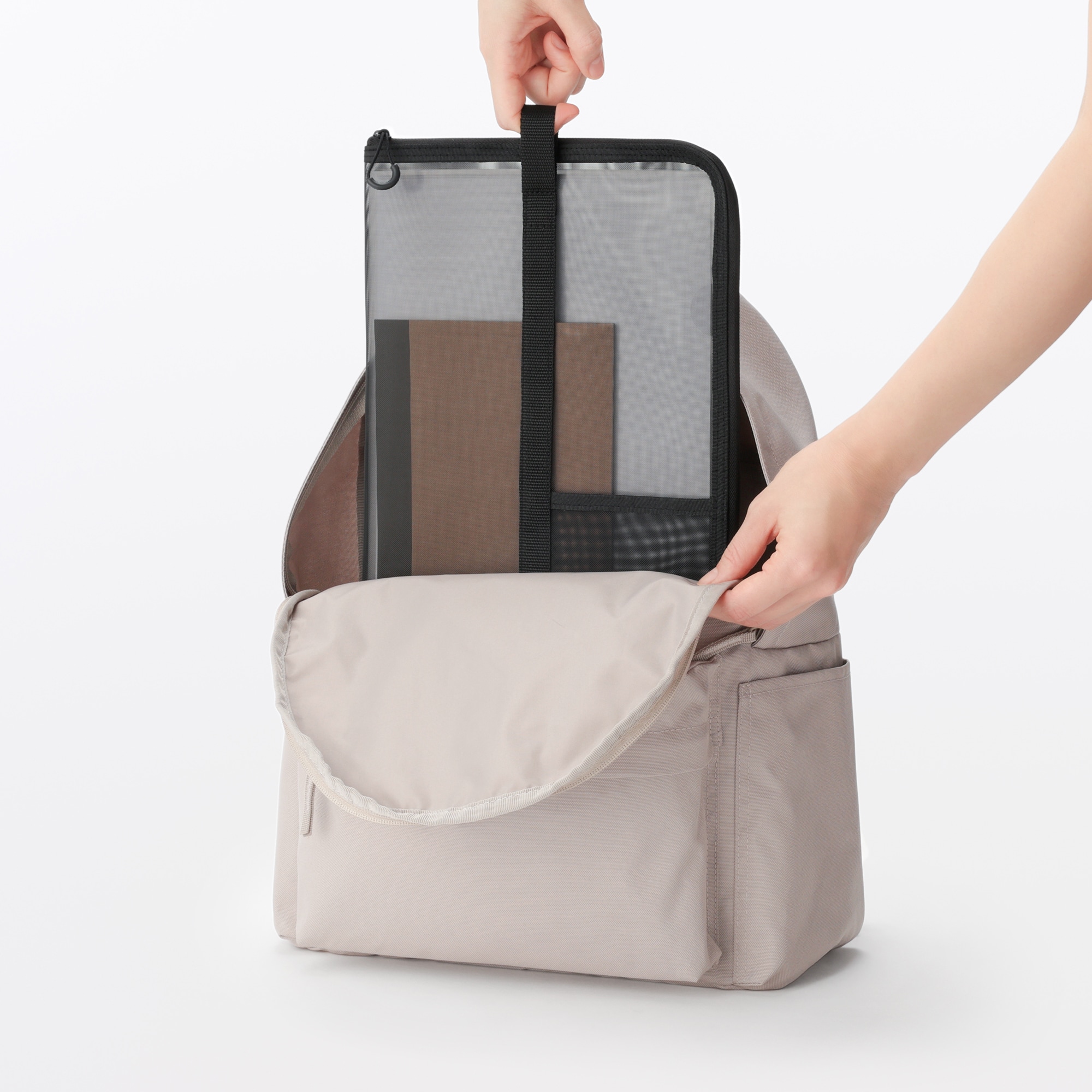 ナイロンメッシュ　縦型書類ケース・仕切り付