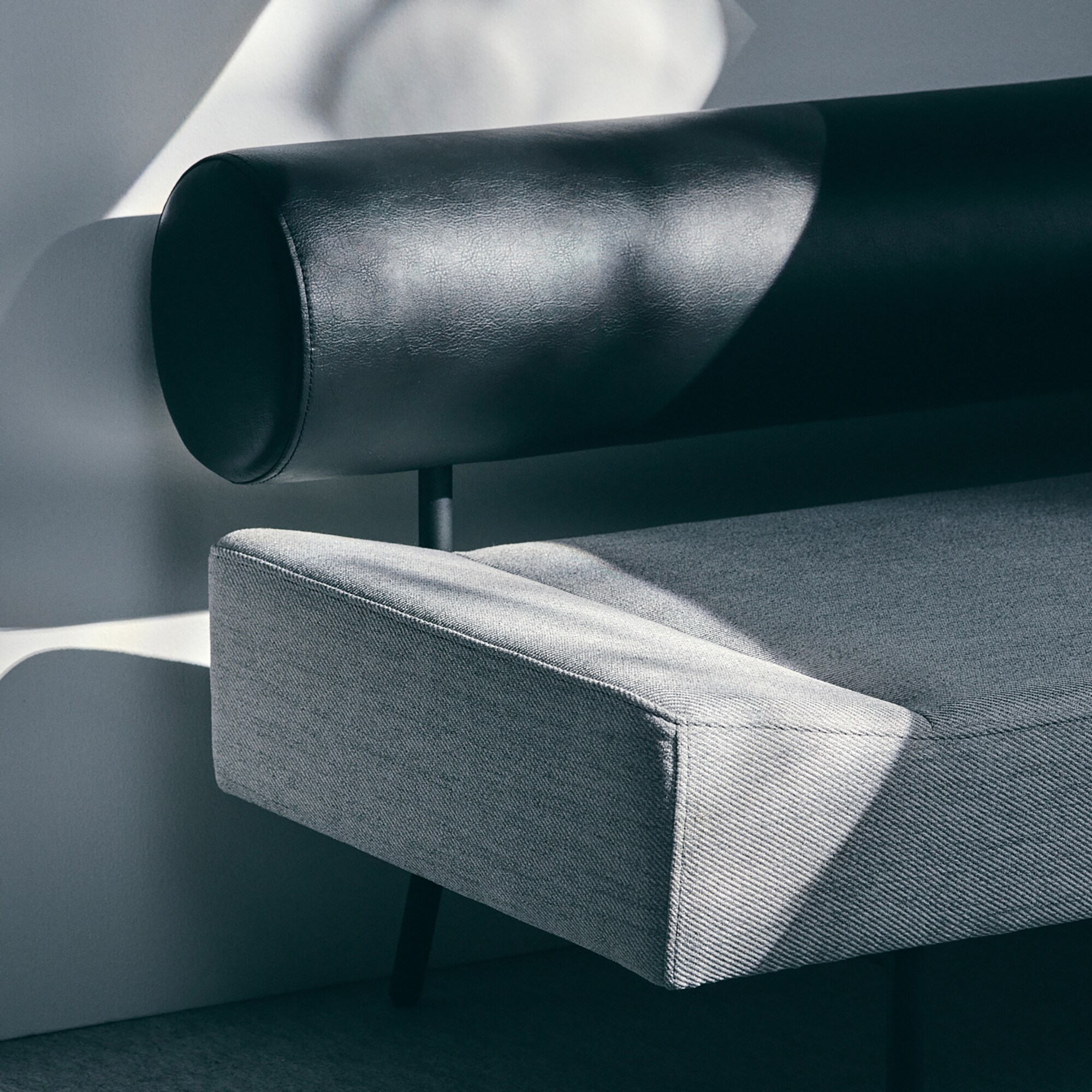 ［ＩＤＥＥ］ＤＩＶＡＮＣＯ　ＳＯＦＡ　Ｒ　（２）　ＢＬＡＣＫ／ＬＩＧＨＴＧＲＡＹ