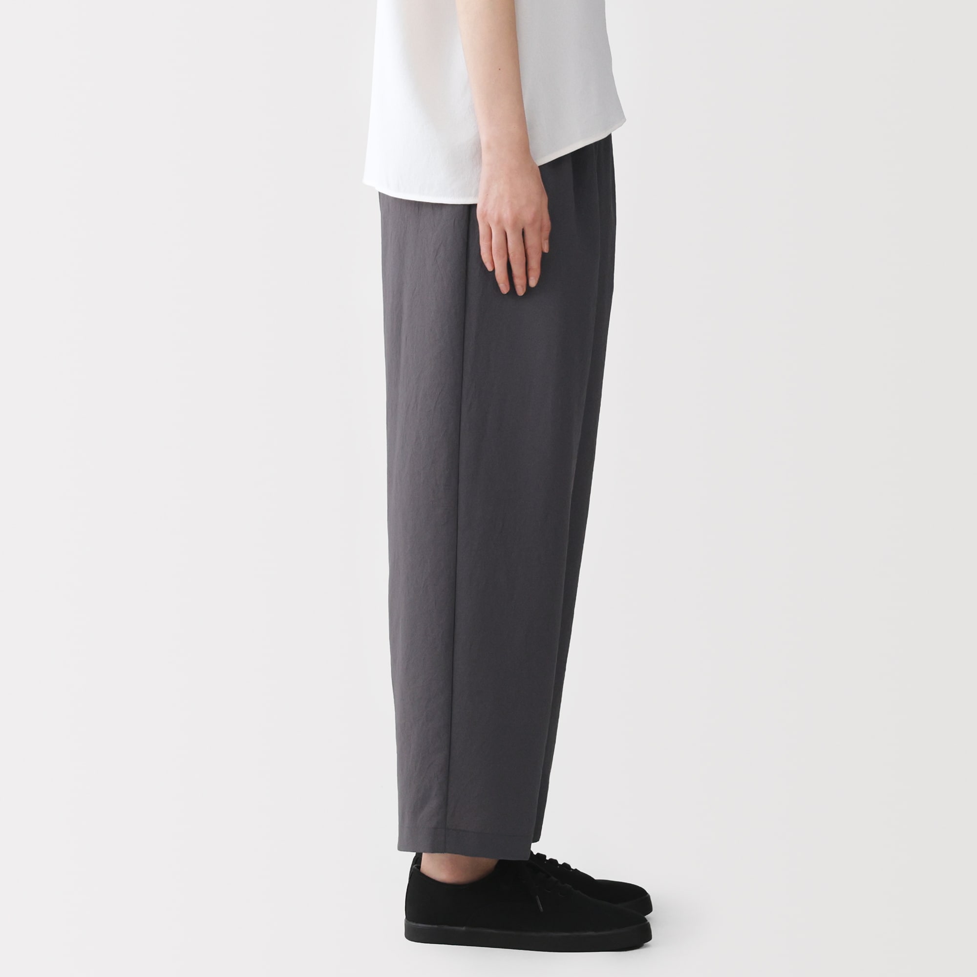 婦人　風を通す　イージーパンツ