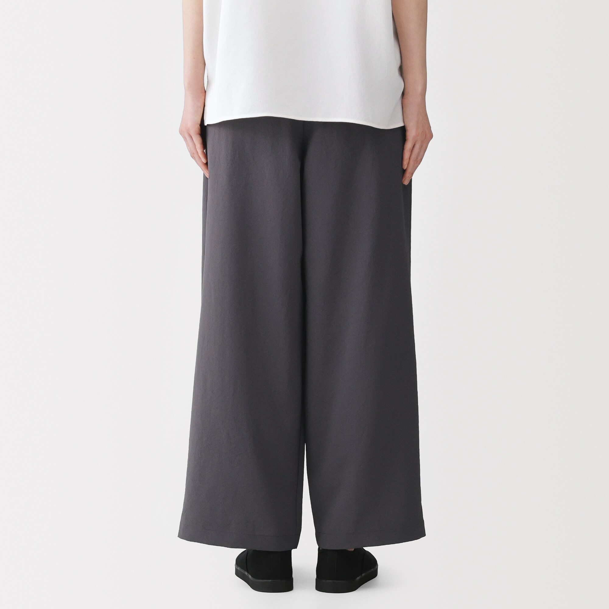 婦人　風を通す　イージーパンツ