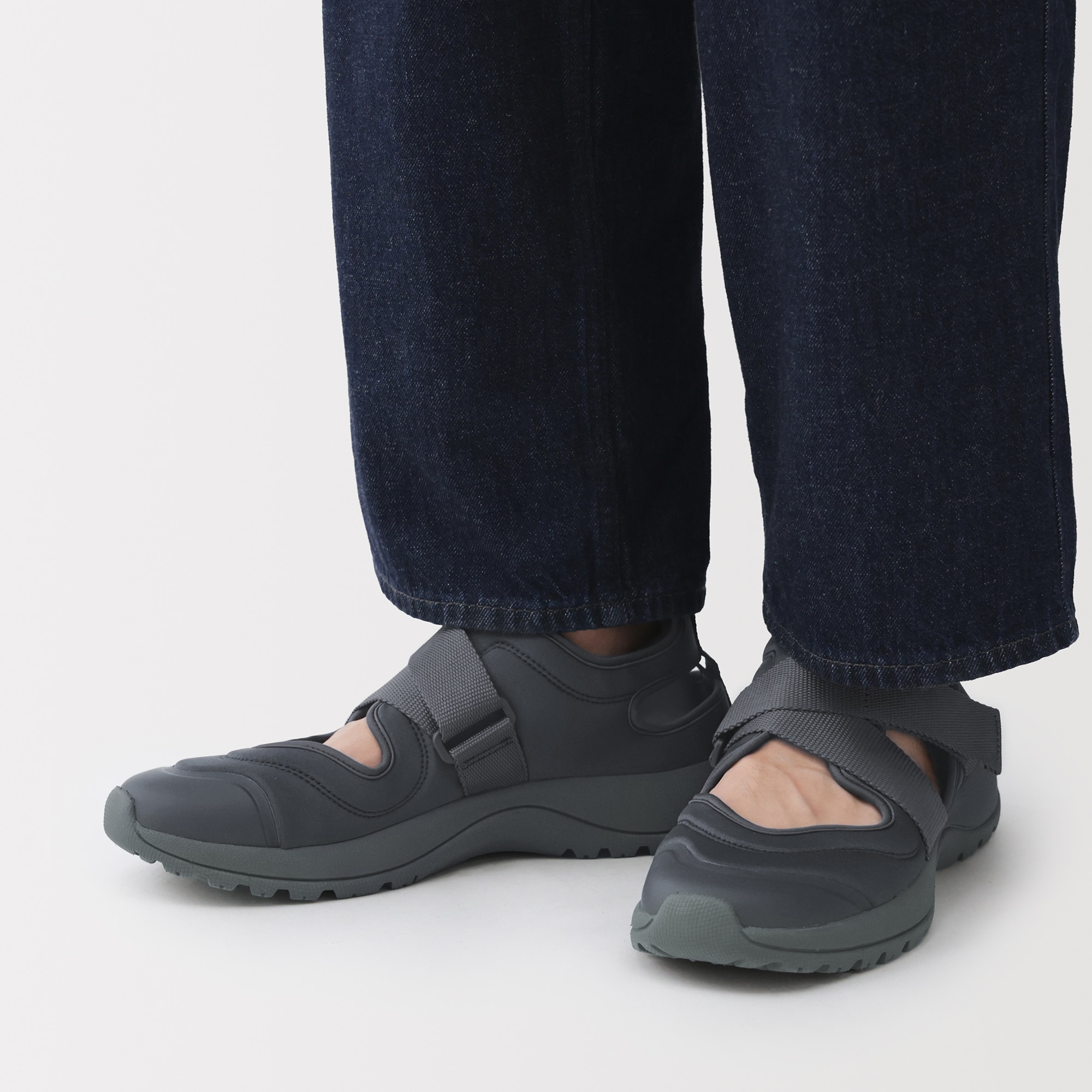 スニーカーサンダル