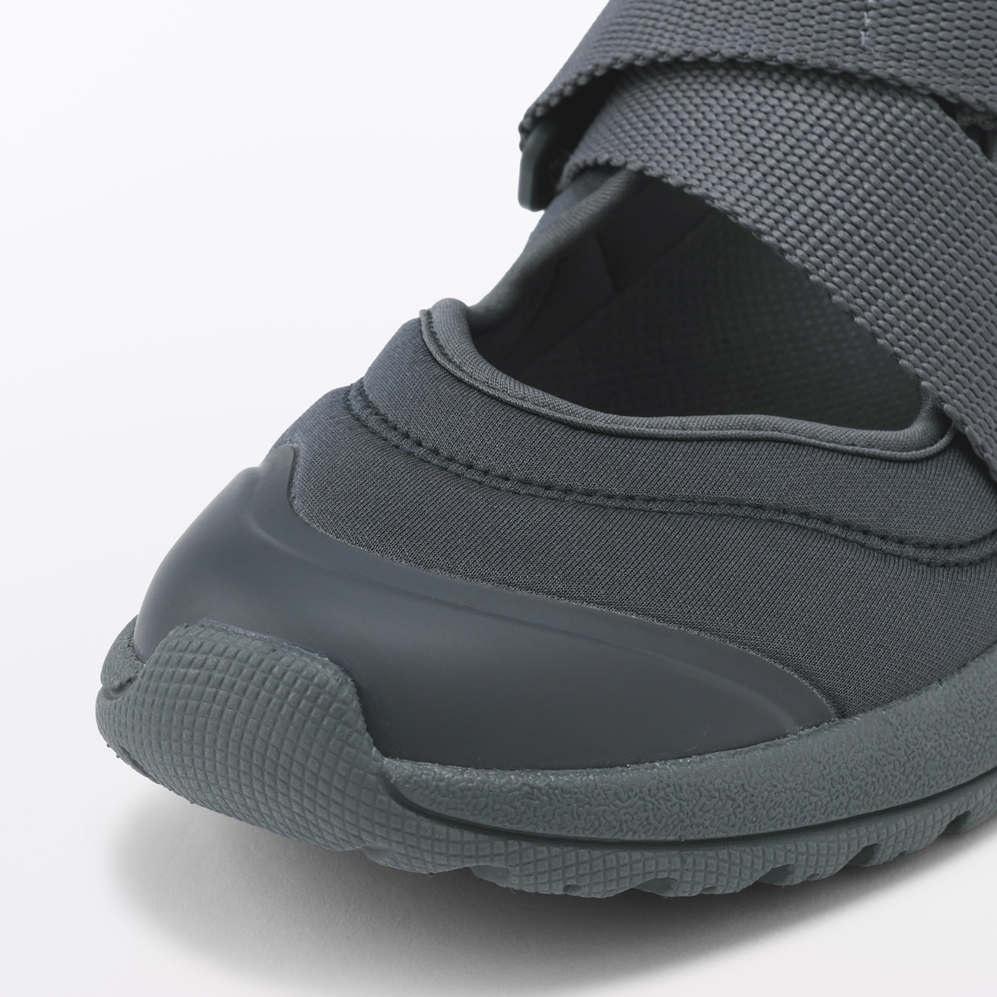 スニーカーサンダル