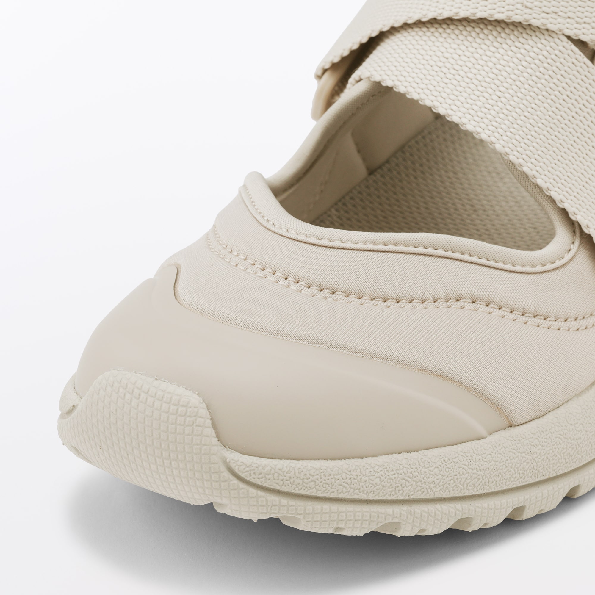 スニーカーサンダル