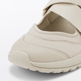 スニーカーサンダル