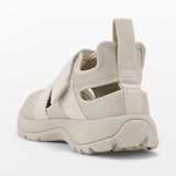 スニーカーサンダル