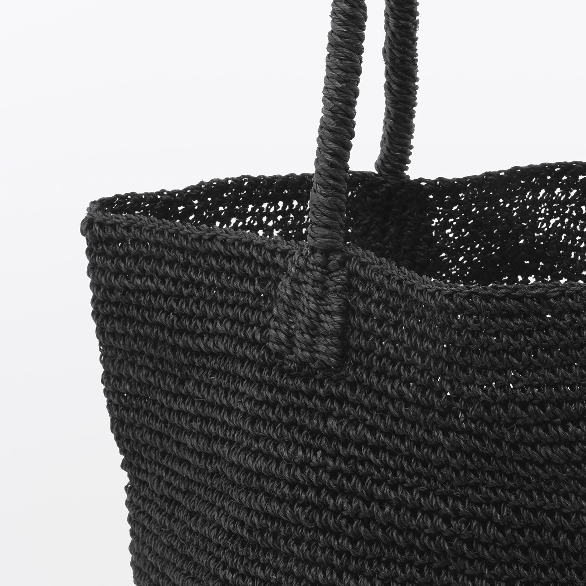 手仕事で編み上げたアバカトートバッグ