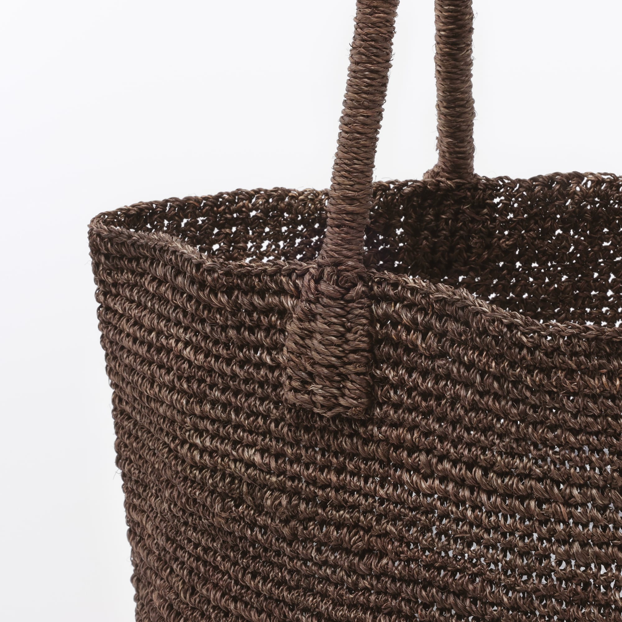 手仕事で編み上げたアバカトートバッグ