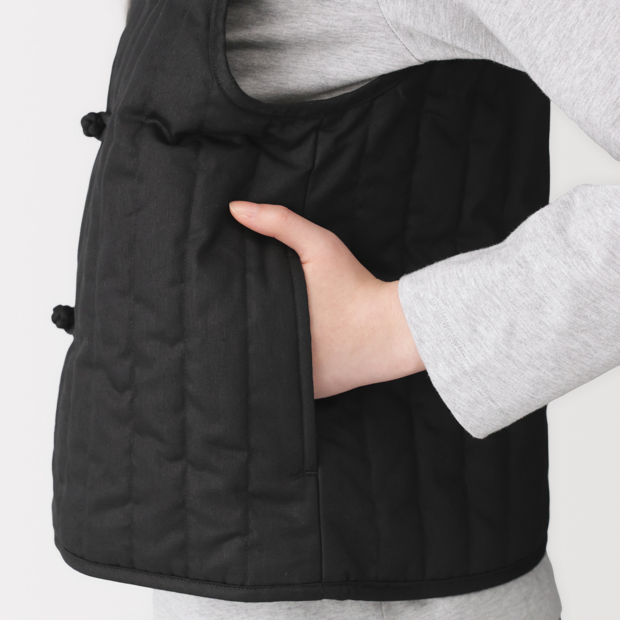 婦人　木の実から作ったカポック混　結び釦　中わたベスト