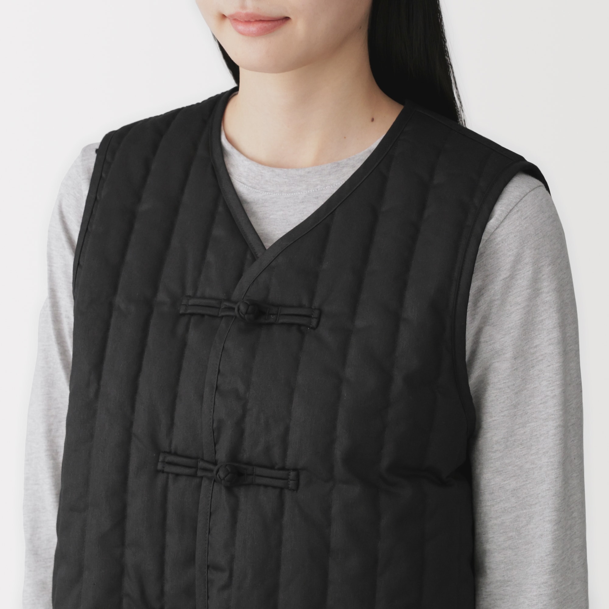 婦人　木の実から作ったカポック混　結び釦　中わたベスト