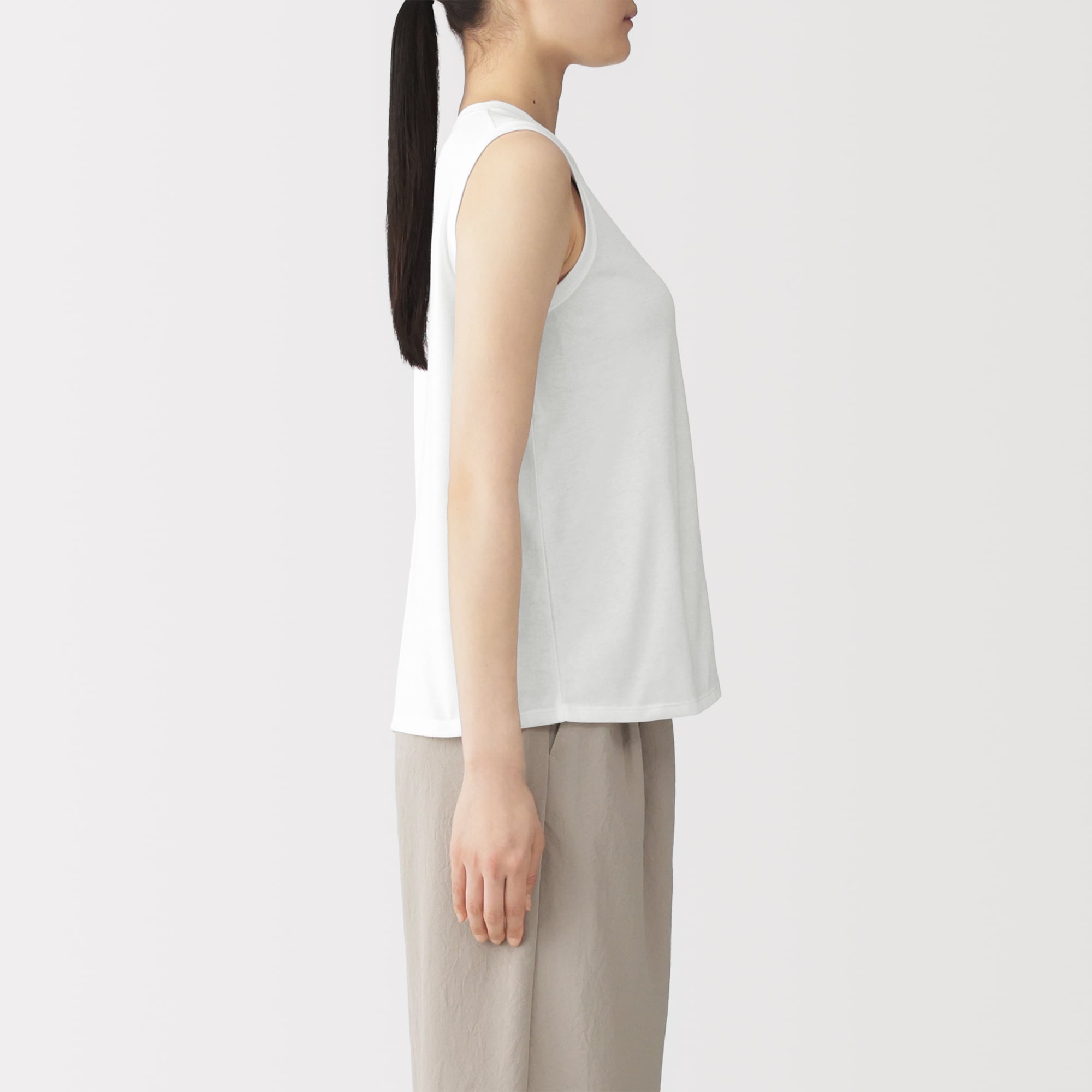 婦人　ＵＶカット吸汗速乾スリーブレスＴシャツ