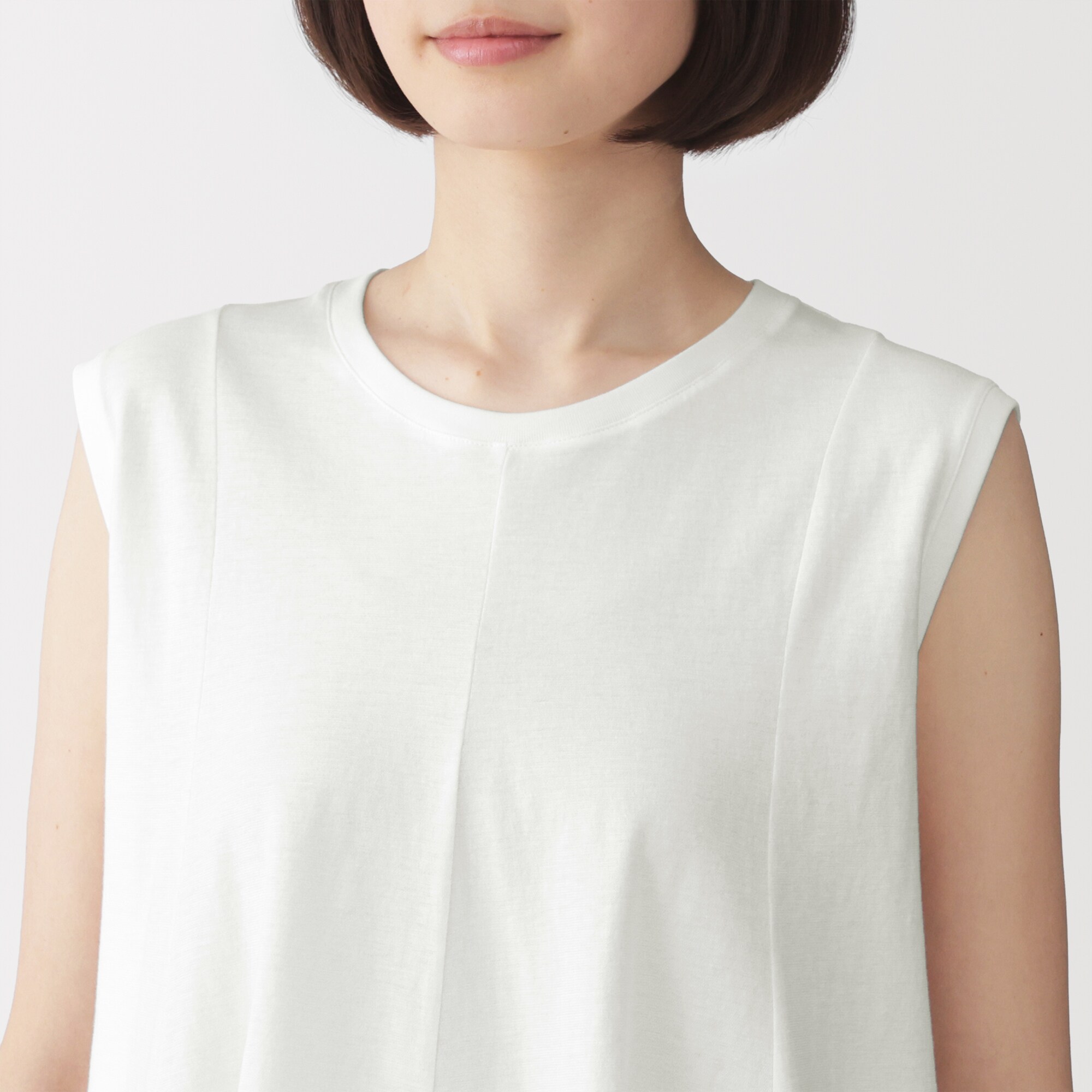 婦人　強撚天竺編みスリーブレスプルオーバー