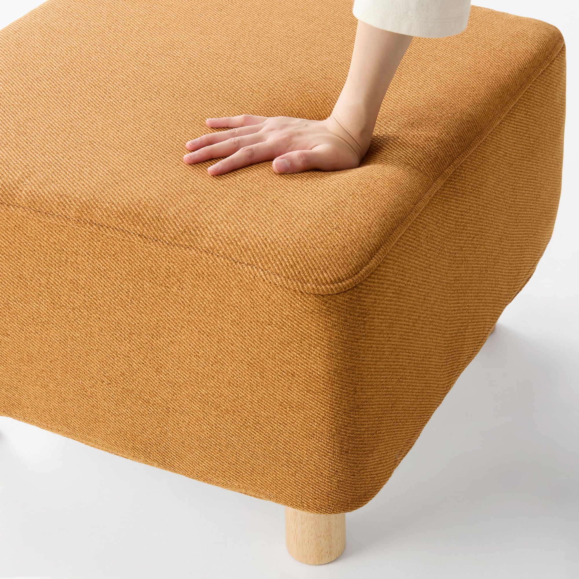 脚付スツール　オレンジ