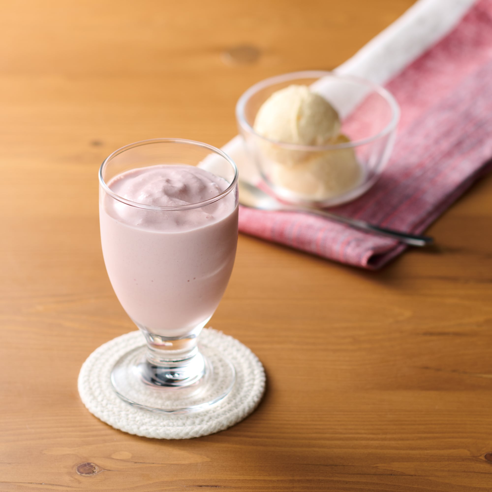 アイスクリームでつくるシェイク　ストロベリー＆グアバ