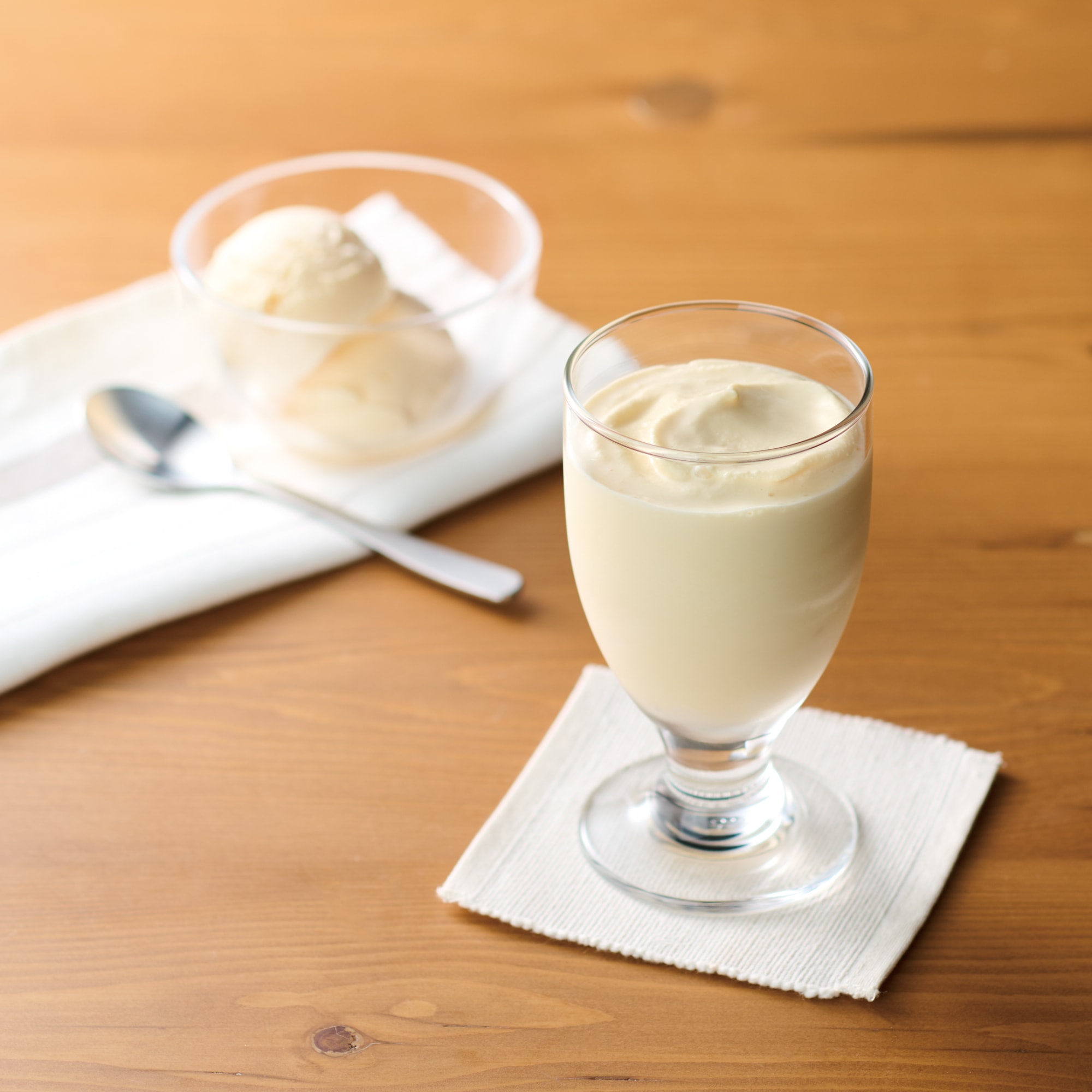 アイスクリームでつくるシェイク　バナナ＆白桃