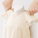 ベビー　あたまするっと楊柳ガーゼフリルスリーブブラウス