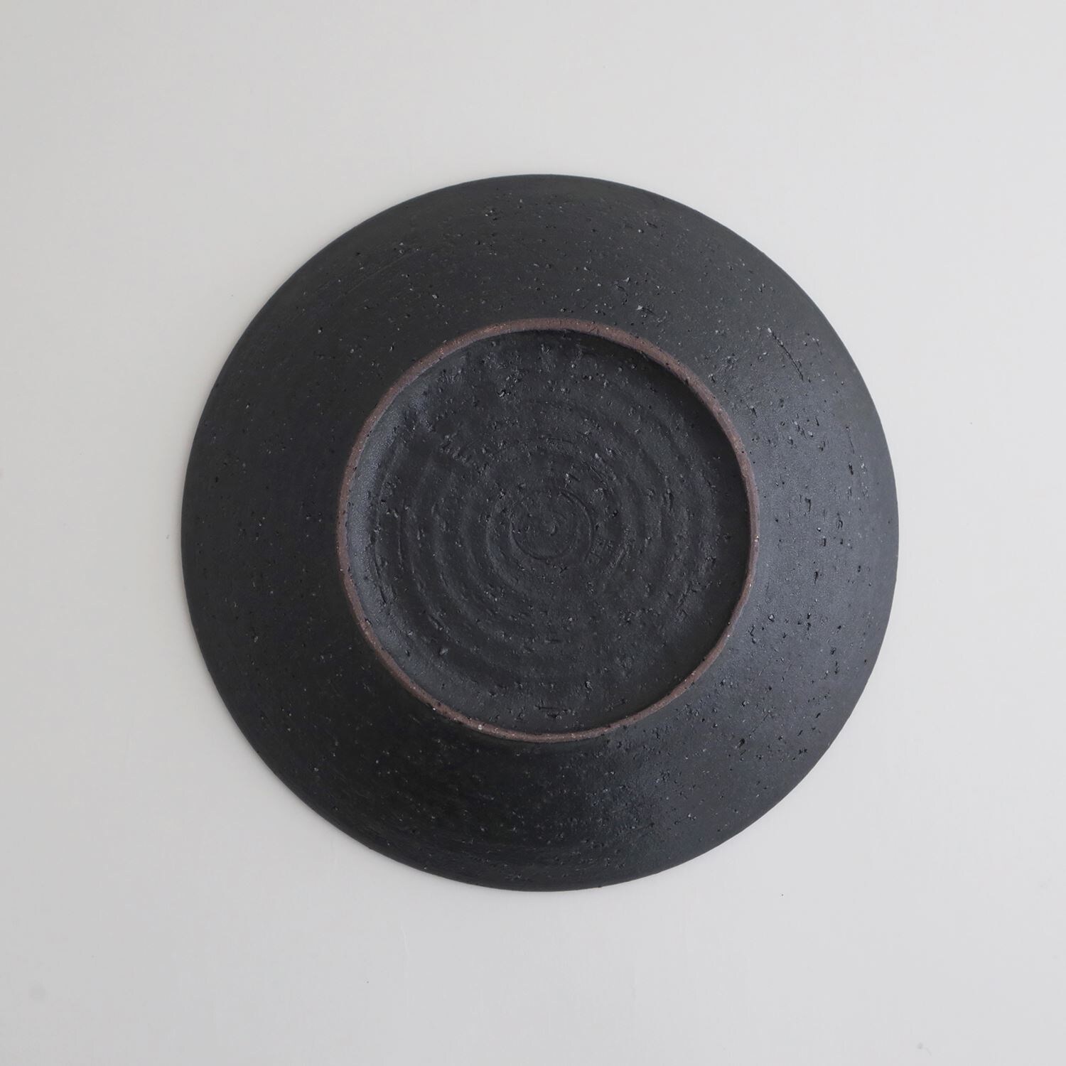 ［ＩＤＥＥ］ａｃｔｕｅｌ　ｓｏｌ　ラウンドプレート　ブラック　Ｍ