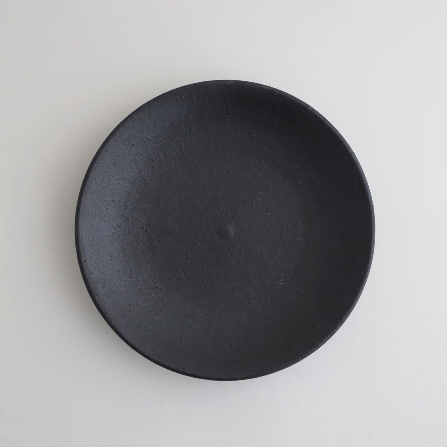 ［ＩＤＥＥ］ａｃｔｕｅｌ　ｓｏｌ　ラウンドプレート　ブラック　Ｍ