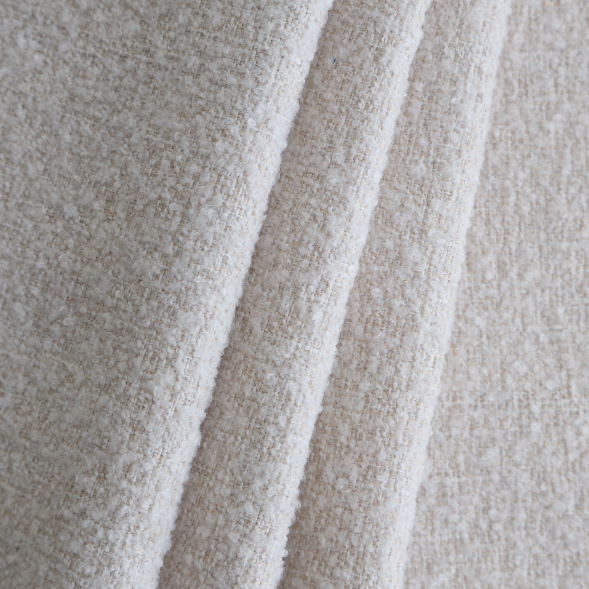 ［ＩＤＥＥ］ＡＯ　ＳＯＦＡ　（２）　ＢＯＵＣＬＥ　ＩＶＯＲＹ