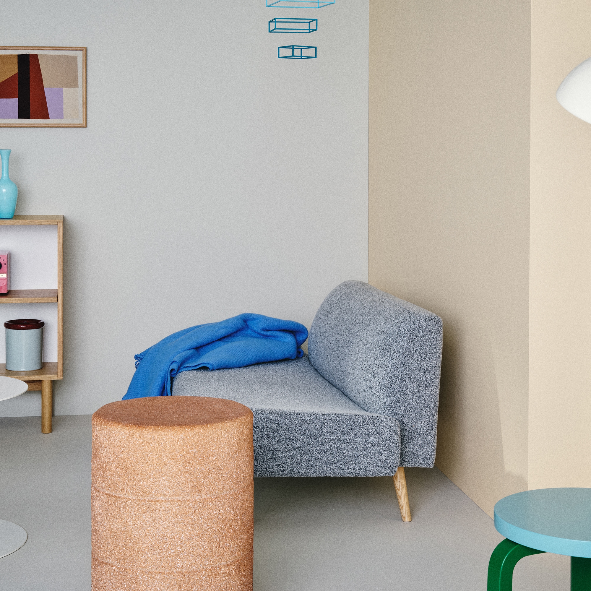 ［ＩＤＥＥ］ＡＯ　ＳＯＦＡ　（２）　ＢＯＵＣＬＥ　ＧＲＡＹ