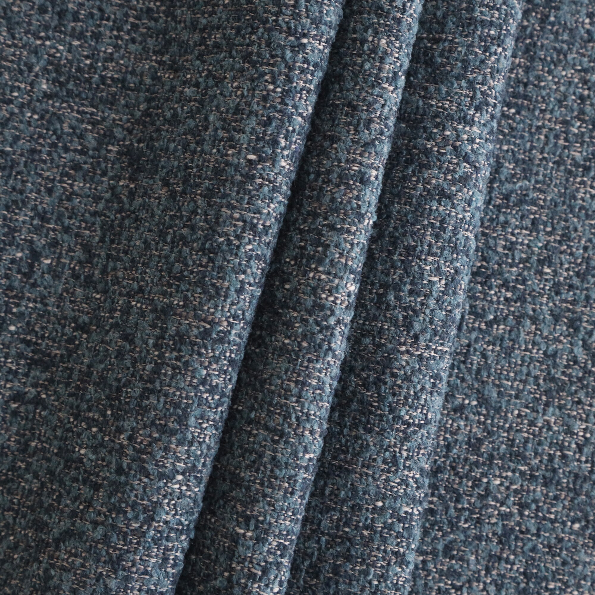 ［ＩＤＥＥ］ＡＯ　ＳＯＦＡ　（２）　ＢＯＵＣＬＥ　ＢＬＵＥ
