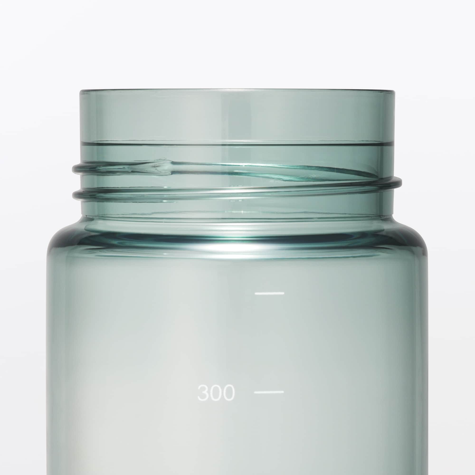 持ち運びやすい　目盛り付き　ドリンクボトル